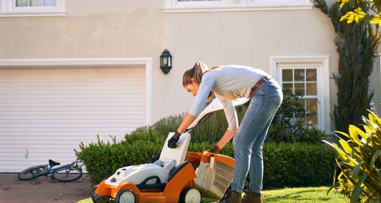 A fűny&iacute;r&aacute;skor keletkező mulcs soksz&iacute;nű felhaszn&aacute;l&aacute;sa