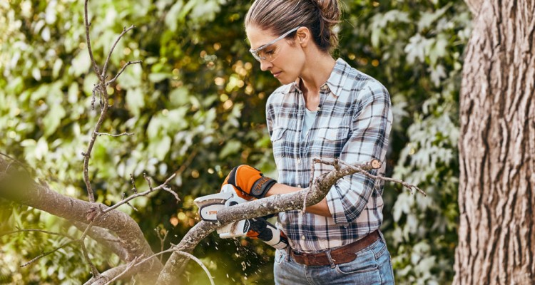 Ha egyszerű faapr&iacute;t&aacute;s, akkor STIHL GTA 26