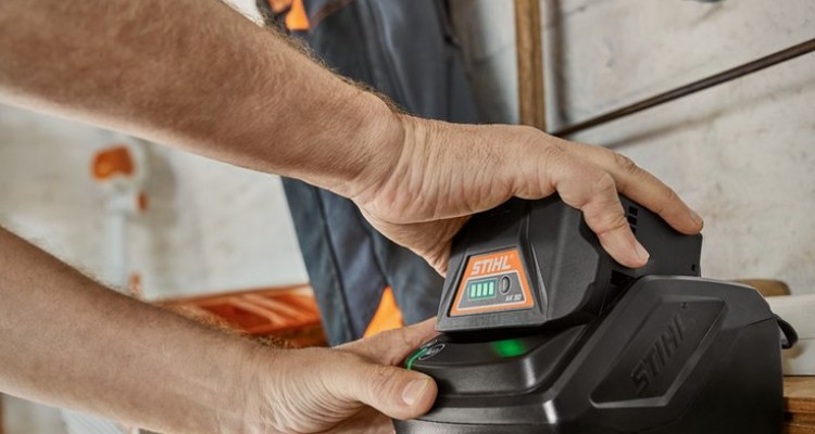 &Iacute;gy t&aacute;roljuk akkus kerti g&eacute;peinket a maxim&aacute;lis &eacute;lettartamuk el&eacute;r&eacute;se &eacute;rdek&eacute;ben